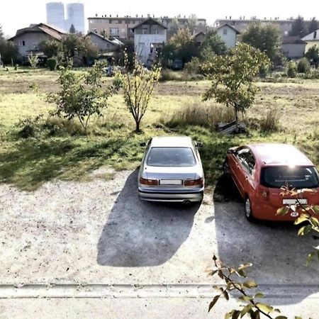 Slatka Sobica Za Dvoje Sa Upotrebom Zajednicke Kuhinje I Kupaonice Zagreb Buitenkant foto