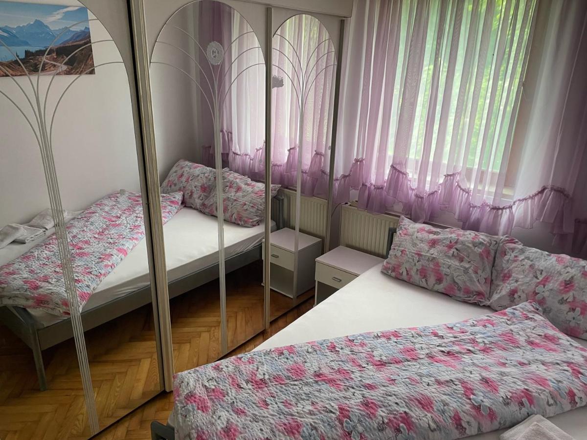 Slatka Sobica Za Dvoje Sa Upotrebom Zajednicke Kuhinje I Kupaonice Zagreb Buitenkant foto